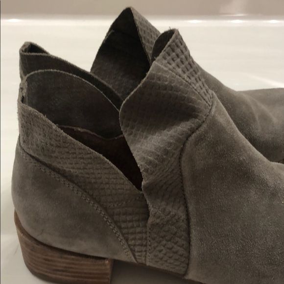 Seychelles Score Charcoal Leather Booties - Picture 10 of 12